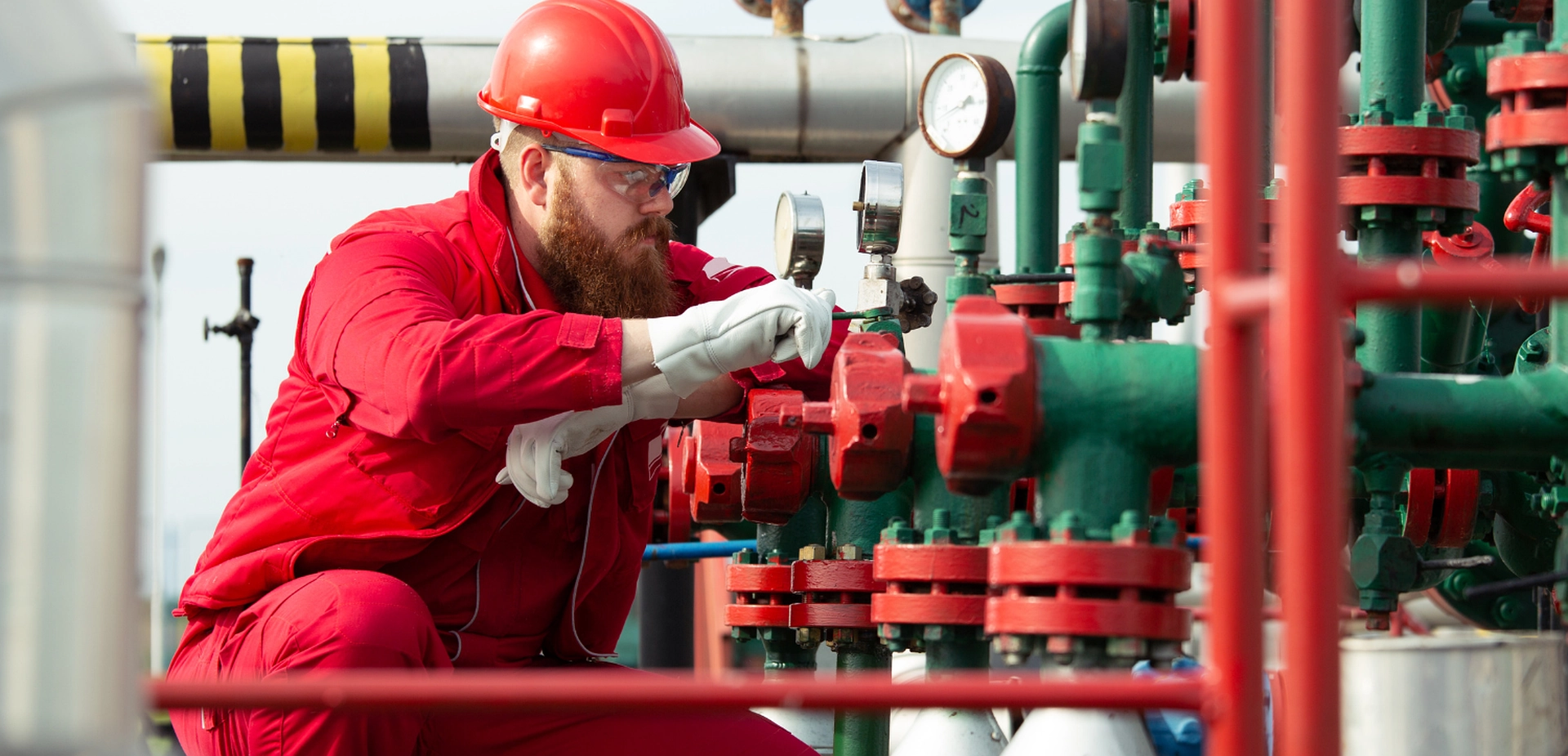 Oil_Gas_Worker_1920x925 new